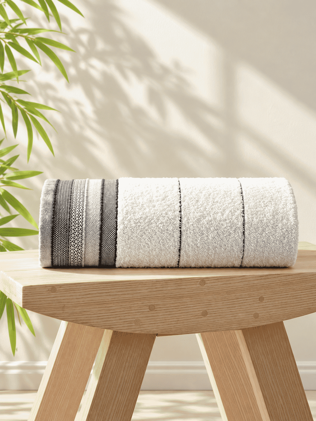 Picasso Bath Towel Linear Border