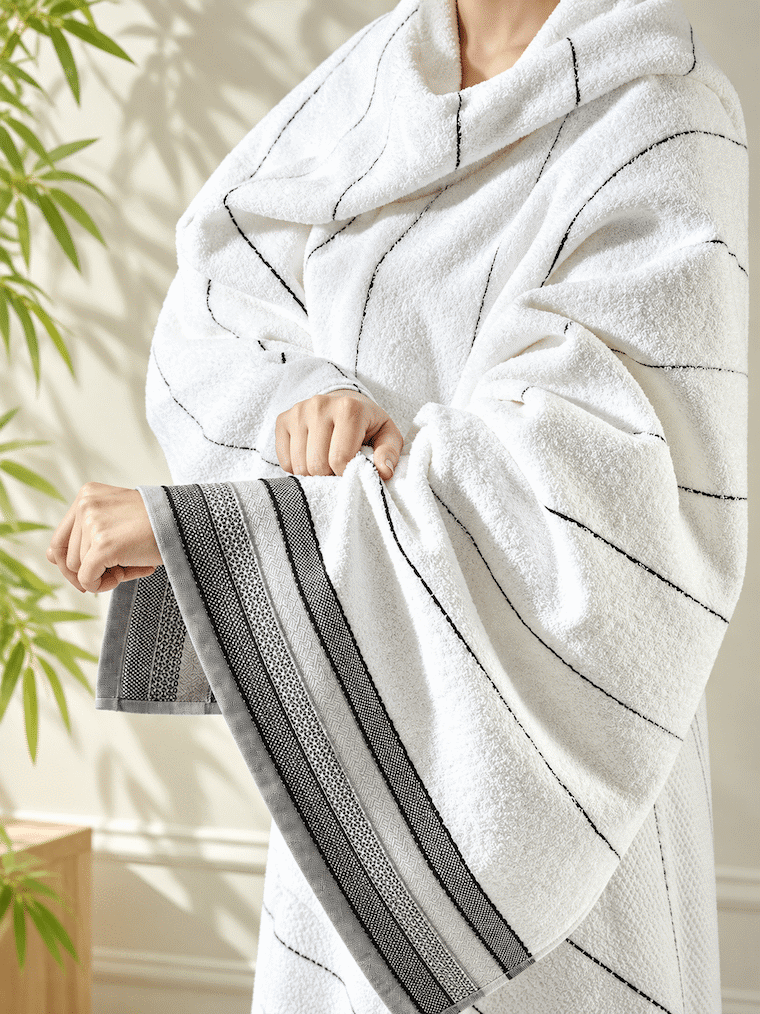 Picasso Bath Towel Linear Border