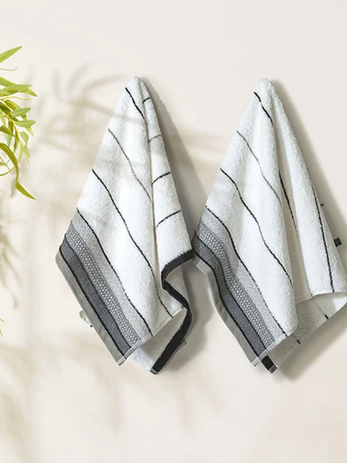 Picasso Hand Towel Linear Border