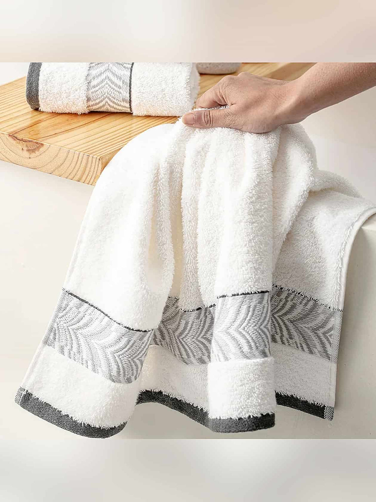 Picasso 3-Piece Towel Set  Herringbone Border