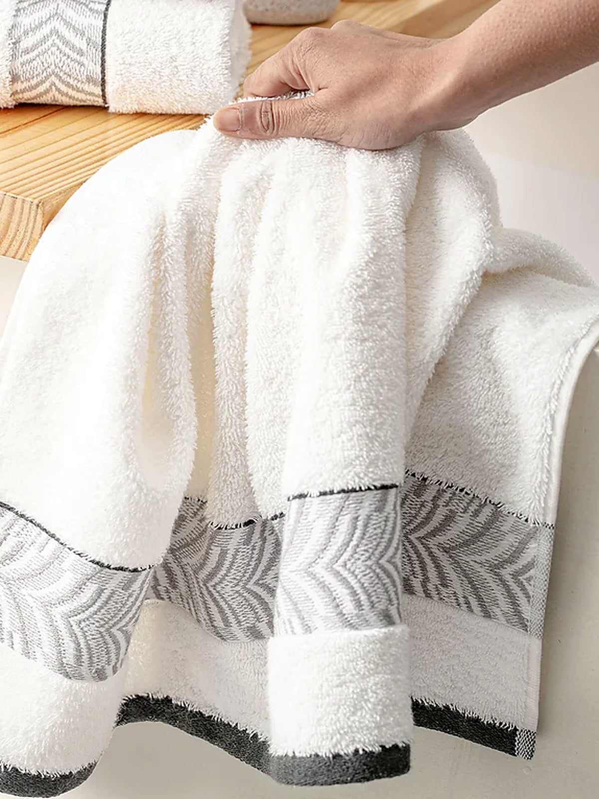 Picasso Bath Towel Herringbone Border