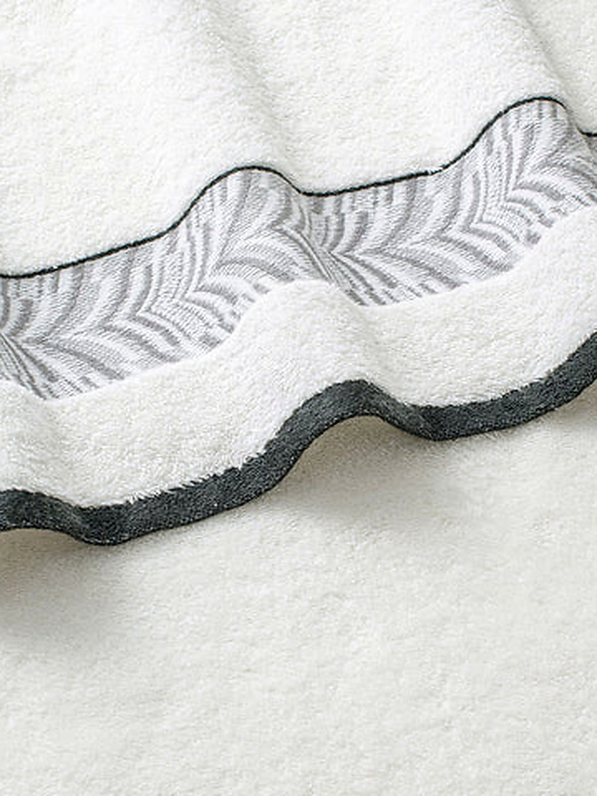 Picasso Bath Towel Herringbone Border