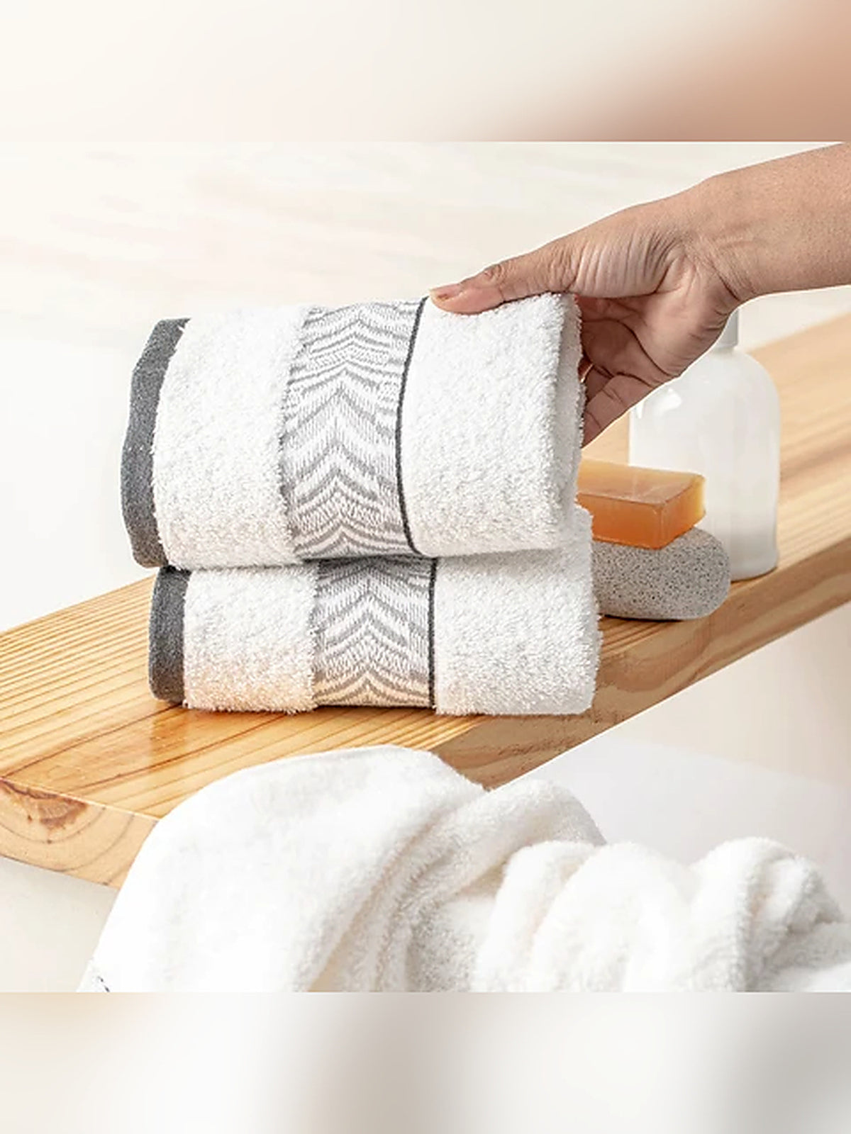 Picasso Hand Towel Herringbone Border