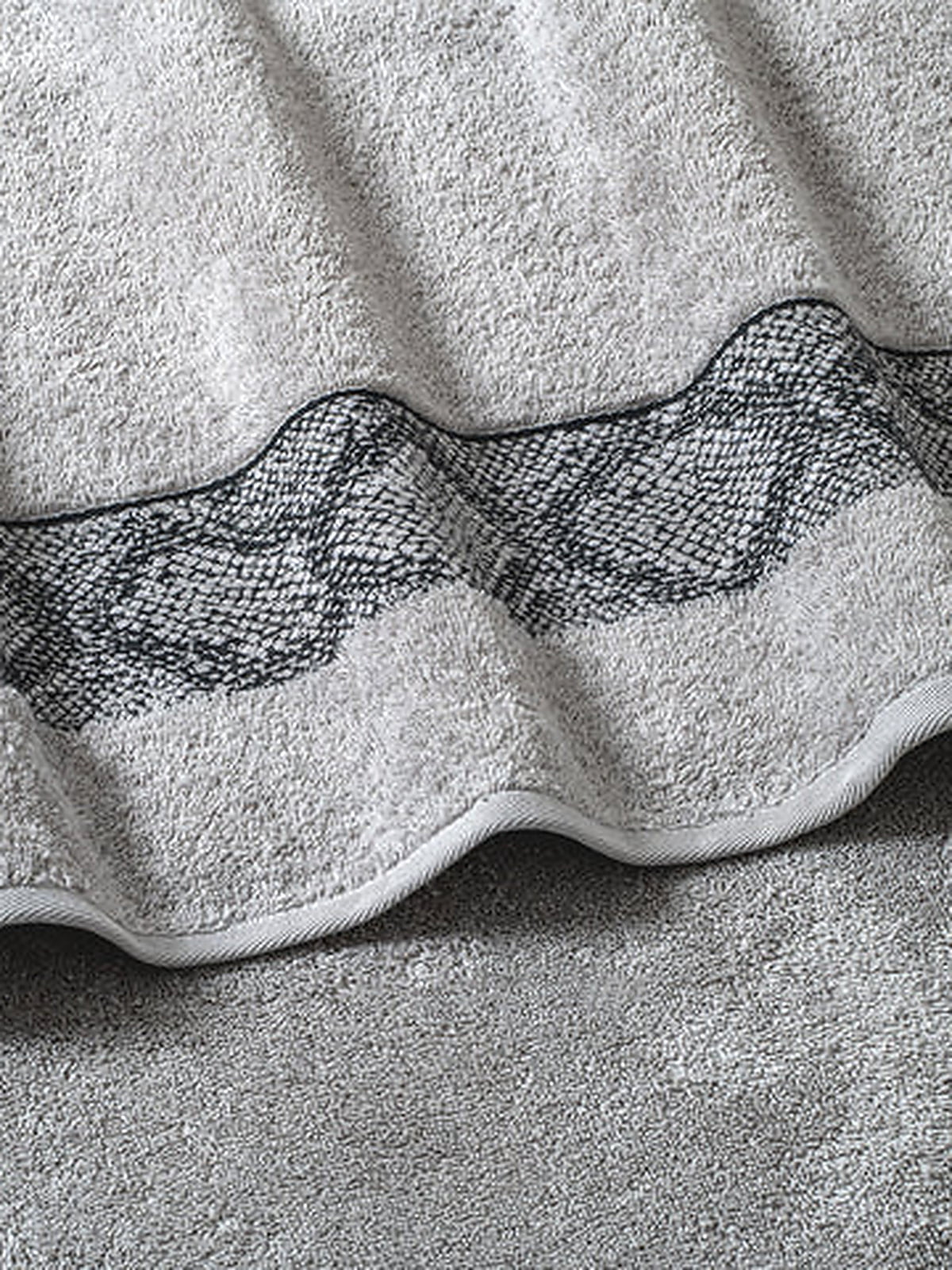 Picasso Bath Towel Diamond Border