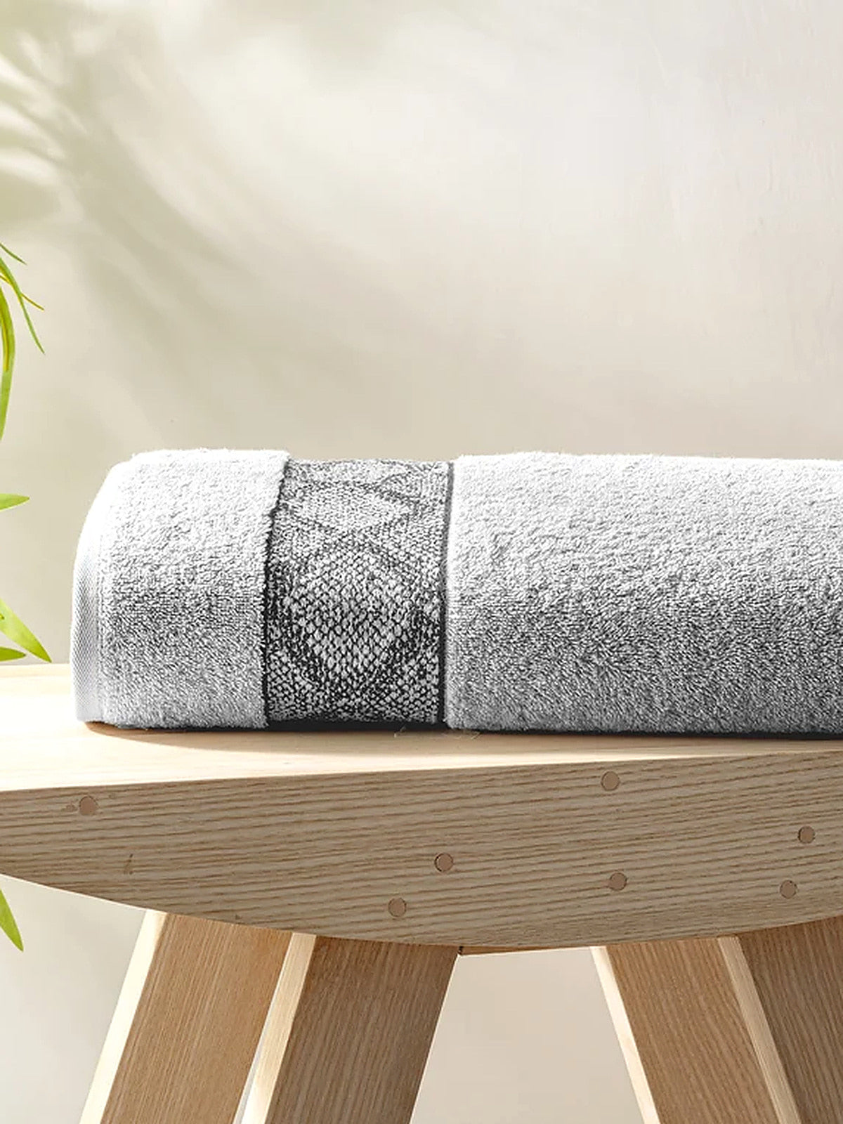 Picasso Bath Towel Diamond Border