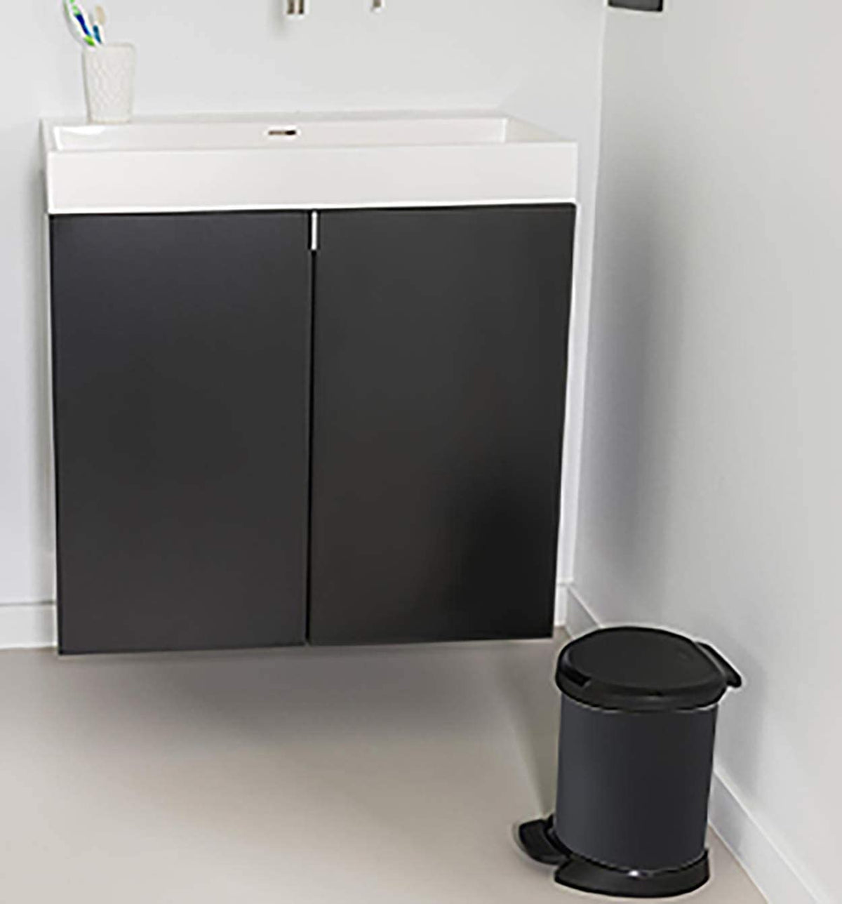 Curver Metal Effect Plastic Pedal Touch Deco Bin, Black, 20 Litre - Jagdish Store Online Since 1965