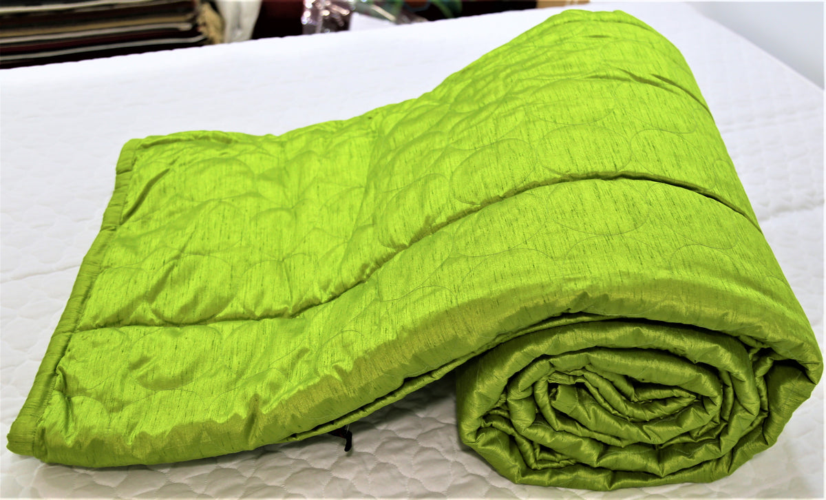 Plain(Green) PolySilk Quilt (90x100 Inch)-400 GSM - Jagdish Store Online Since 1965