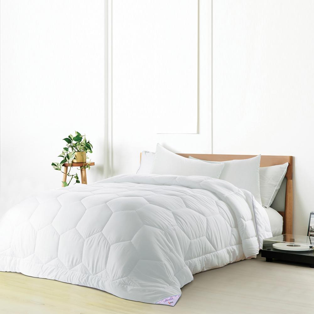 White Quilt front view