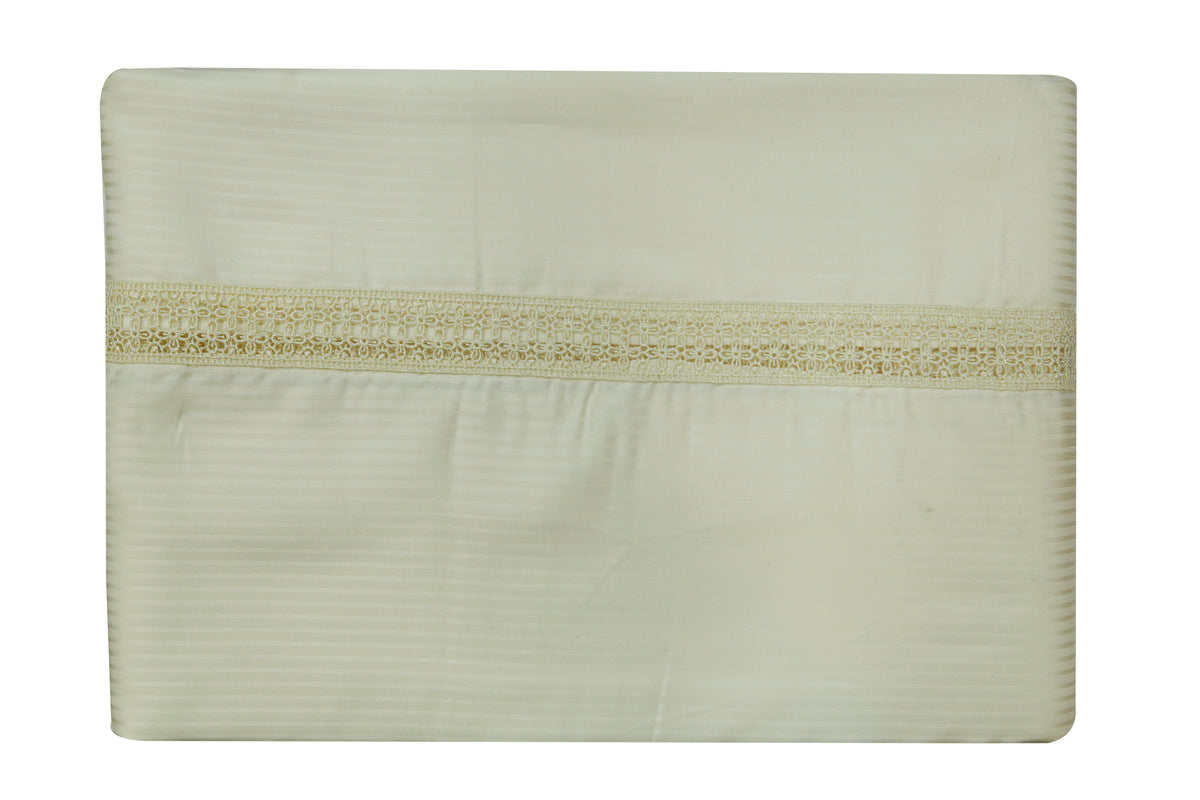 Solid cream cotton bedsheet with a woven crochet lace trim band