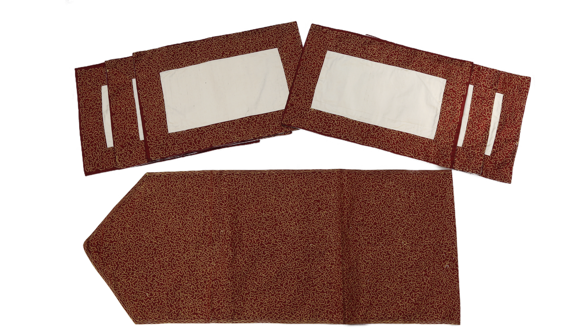 (Maroon-Cream) Water Filling Stitch Table Mat-Polyester - Jagdish Store Online 
