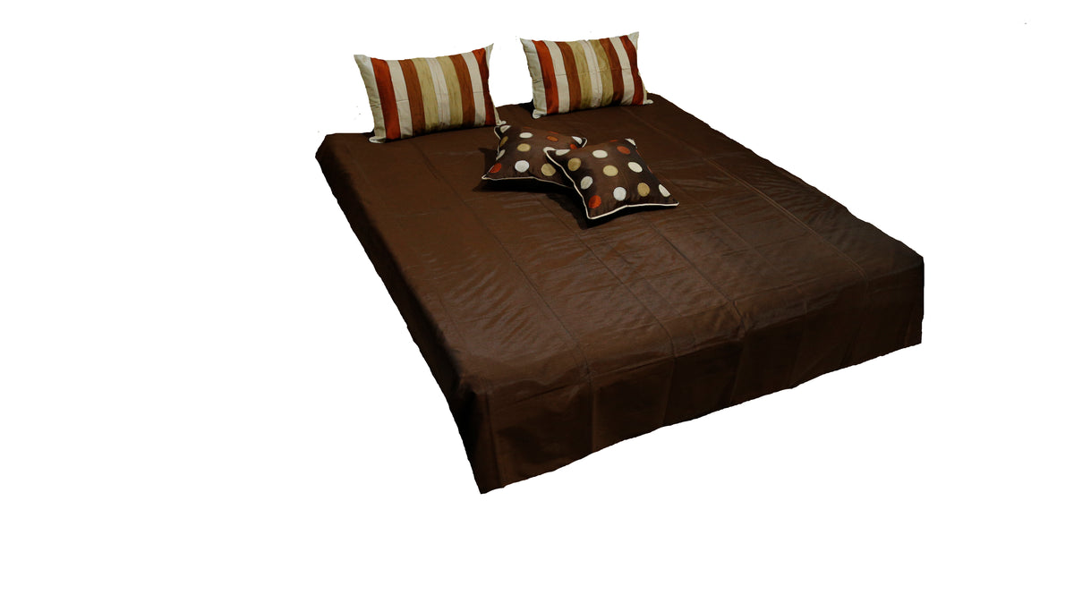 Dark brown bedcover made up with striped and polka-dot cushions, Circle Design
