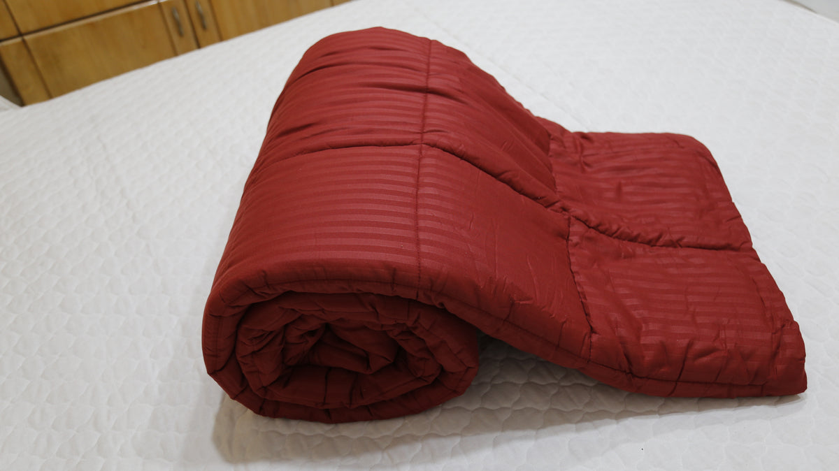 Bombay Dyeing 3M Satin Stripe (Maroon) Microfibre Quilt (90x108 Inch) - Jagdish Store Online Since 1965