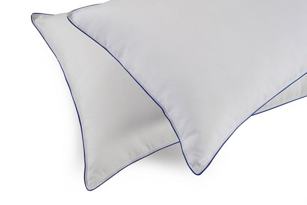 Close-up of the navy piped corner of the white Homescapes Cloud pillow